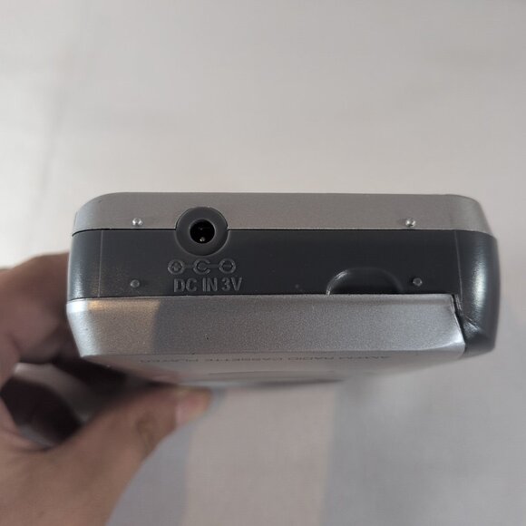 Nexxtech AM/FM Radio Cassette Player 14904949 Portable Headphones Silver TESTED - Picture 15 of 16